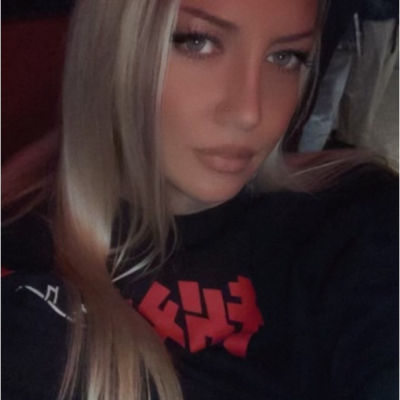 Meet your Posher, Crystal - Picture 1 of 1